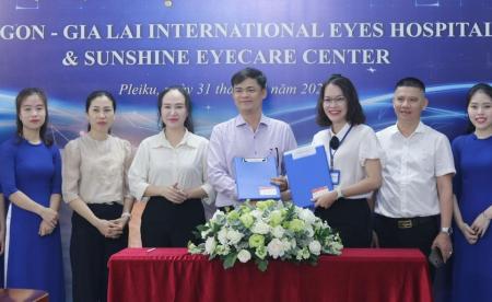 Bệnh viện Mắt Quốc Tế Sài Gòn-Gia Lai ký kết hợp tác chuyên môn với Sunshine Eyecare Center