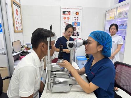 Tiên Phong Điều Trị Võng Mạc Tiểu Đường - Bệnh Viện Mắt Kon Tum: Triệu Chứng, Chẩn Đoán và Phương Pháp Điều Trị